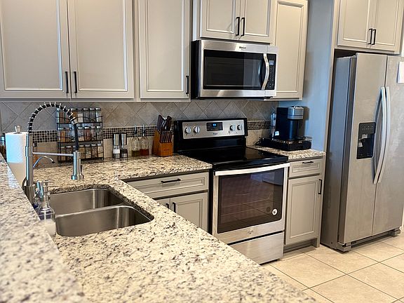 4th image of 9208 Hillcroft Dr