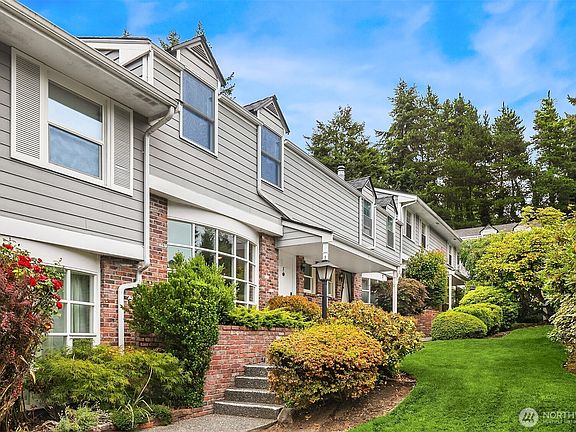 2nd image of 1420 Bellevue Way SE #5
