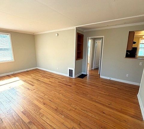 5th image of 113 Margaret St APT A