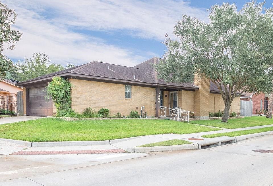 1st image of 804 Golfview Dr