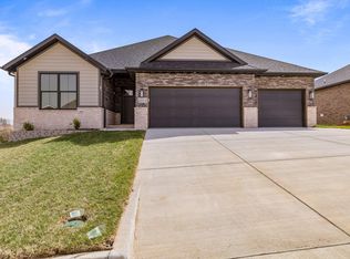 5968 S Canterbury Ln, Brookline, MO 65619