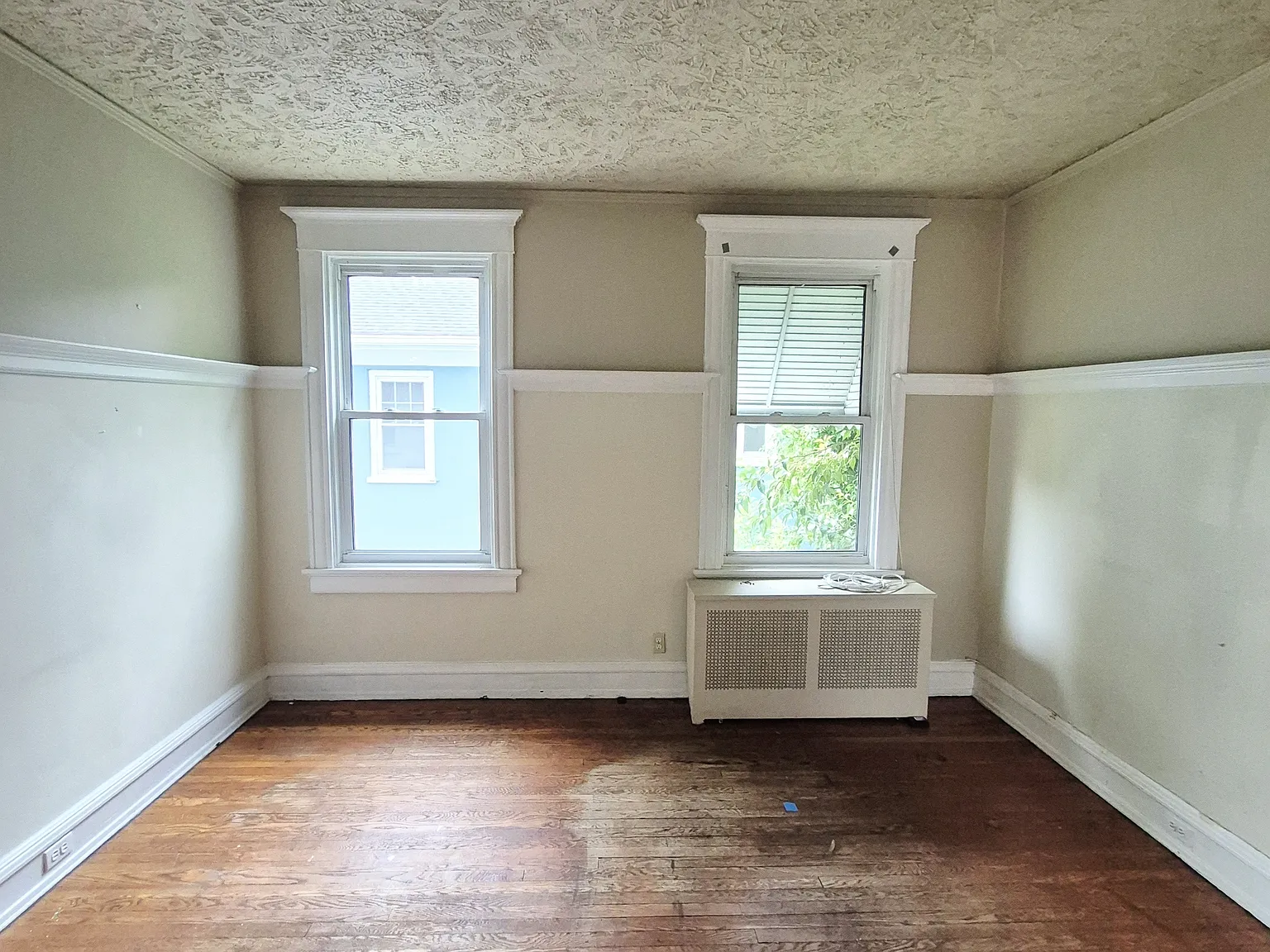 3002 Montrose Avenue - 2 — Photo 4