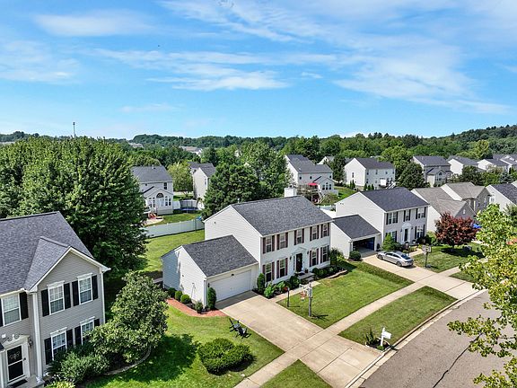 3rd image of 224 Weatherstone Ct