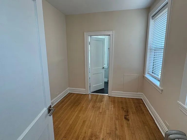 605 Hinman — Photo 56