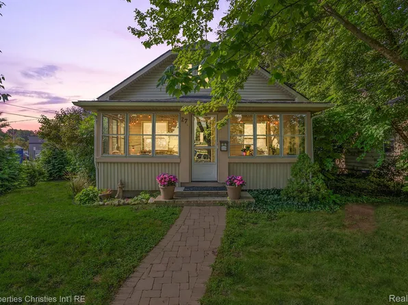 27 Nakota St, Clawson, MI 48017