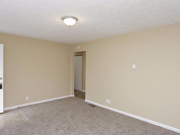 4th image of 216 Creekside Ln