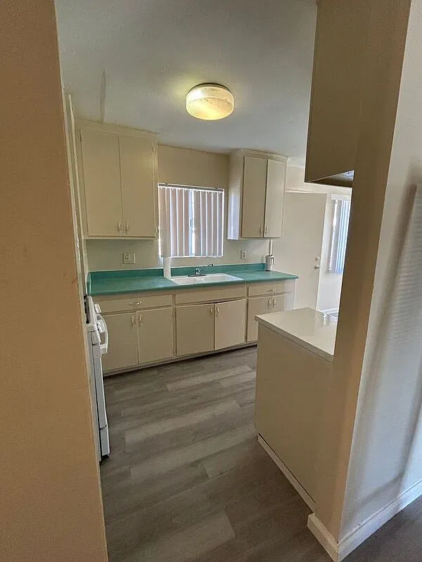 3 bed, 2.0 bath, 1000 sqft, $2,800 — Photo 4
