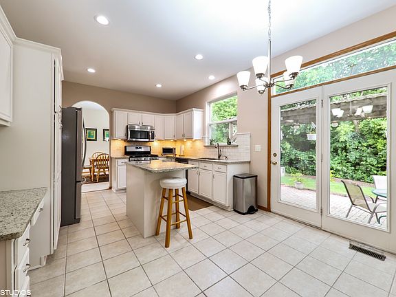 2nd image of 1901 Pinnacle Dr
