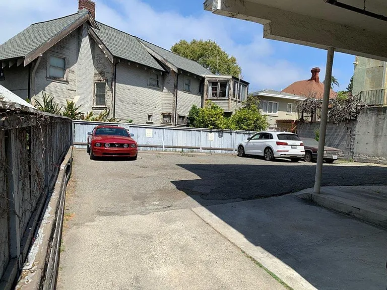 317 Warwick- 270- 1196/2701 — Photo 10