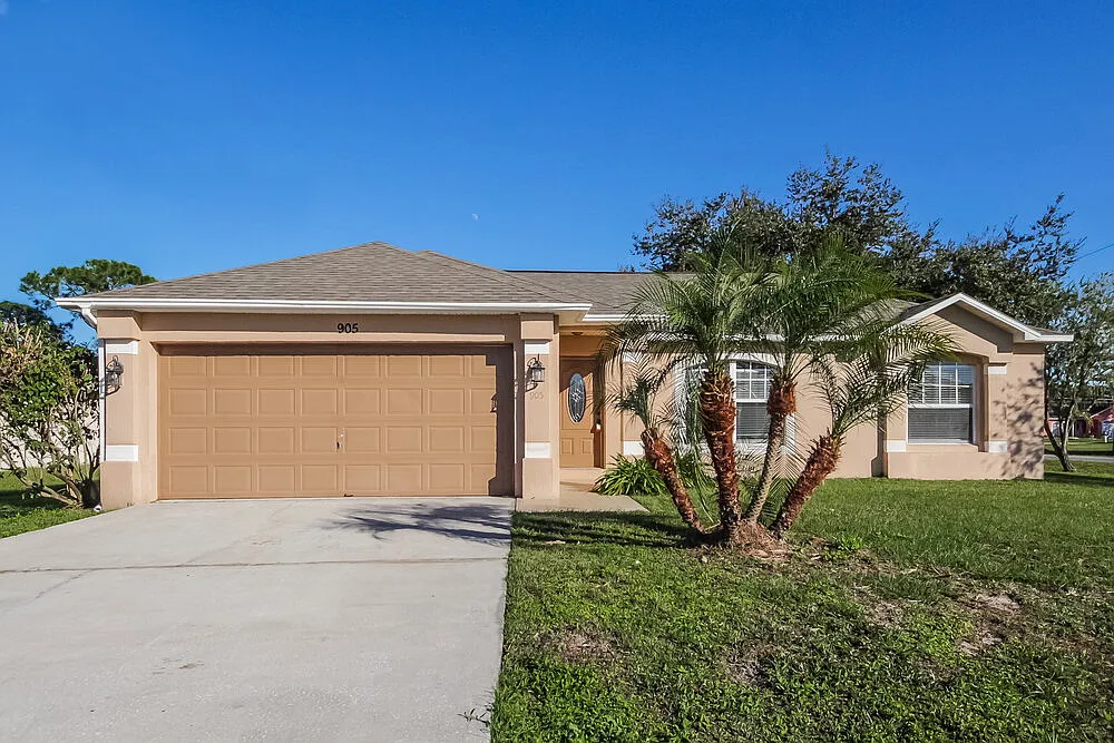 4 bed, 2.0 bath, 1652 sqft, $2,075 — Photo 1