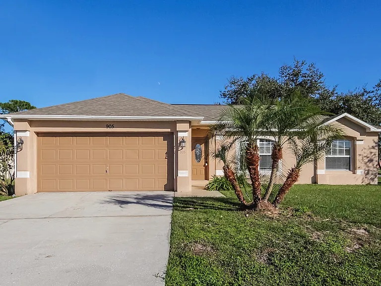 905 Derbyshire Dr — Photo 1