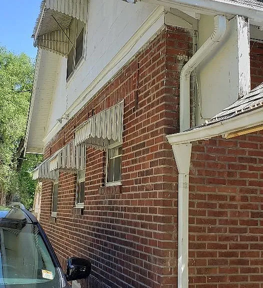 1095 E Wood St — Photo 6