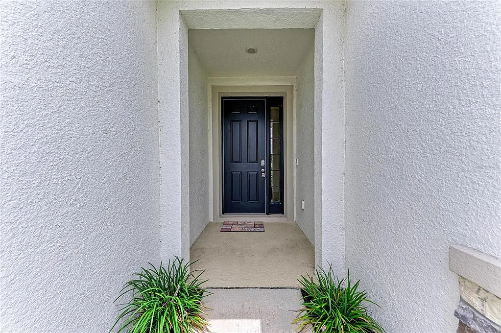 4 bed, 2.5 bath, 2044 sqft, $3,000 — Photo 3