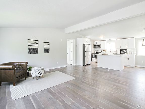 3rd image of 1213 Evans Ave W