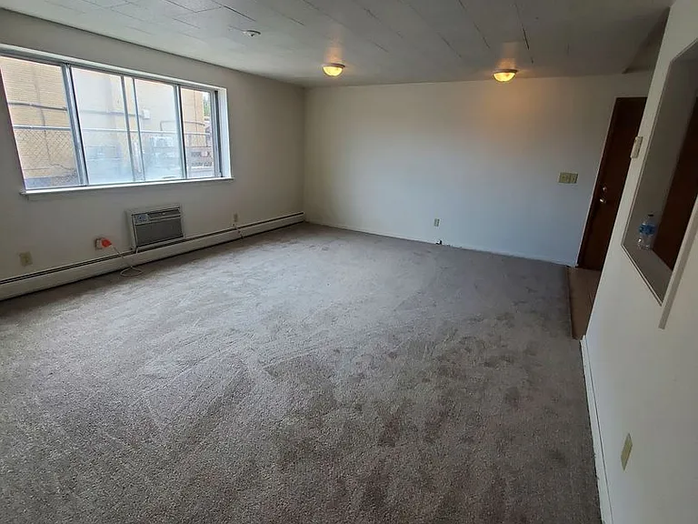 1920 Lathrop Ave. (16 Unit) — Photo 4
