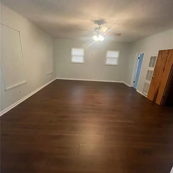 822 E Warren Ave — Photo 5