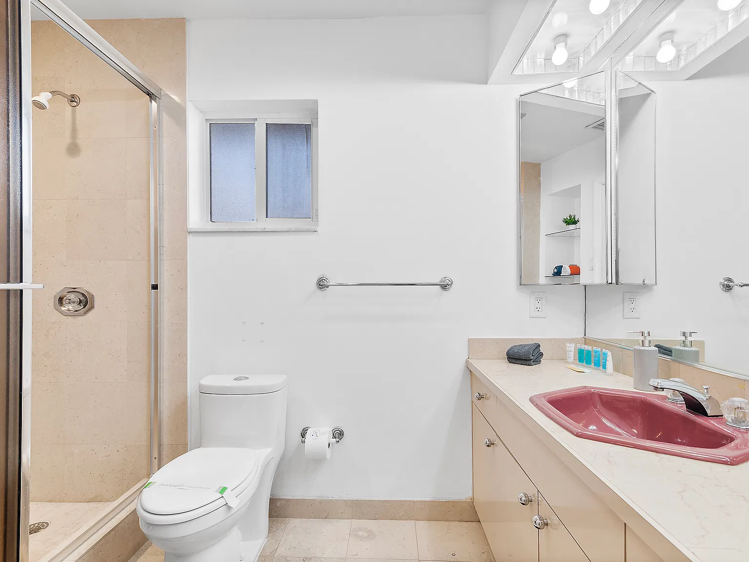 1 bed, 1950 sqft, $2,300 — Photo 4