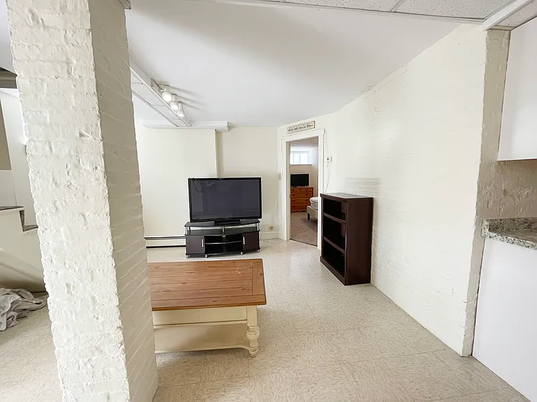 17 Linden St #B — Photo 5