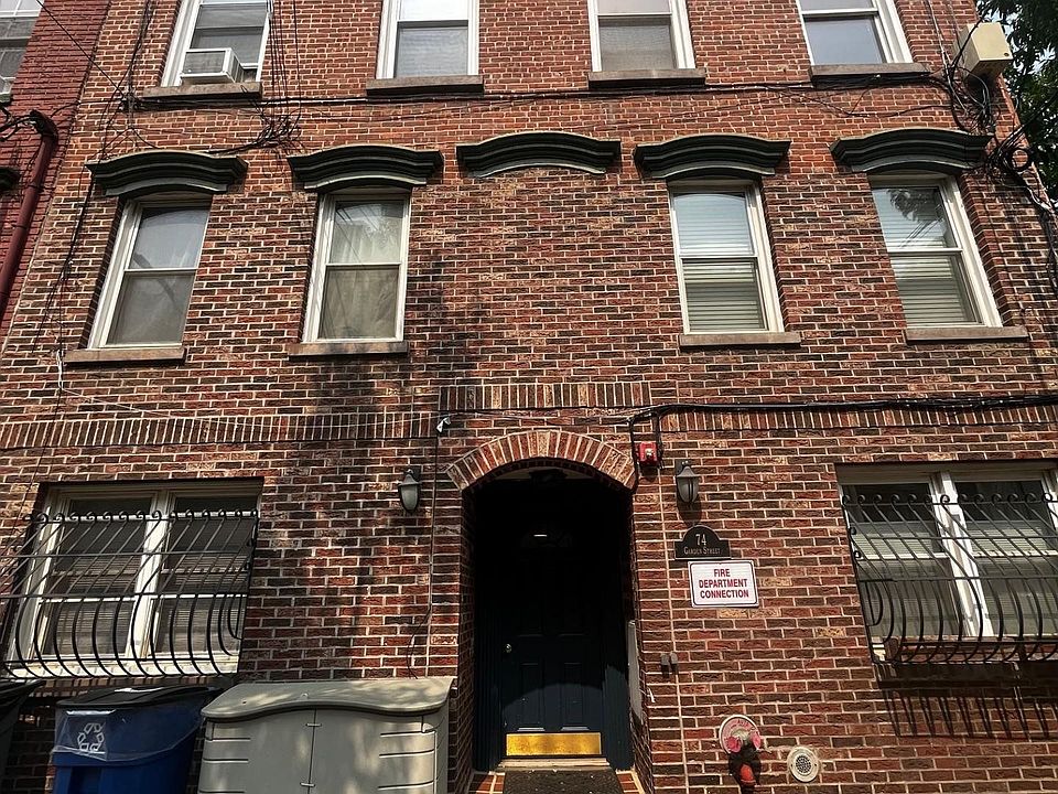2nd image of 74 Garden St APT 4S