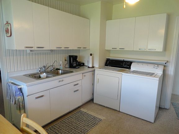 4th image of 15 Cedar St