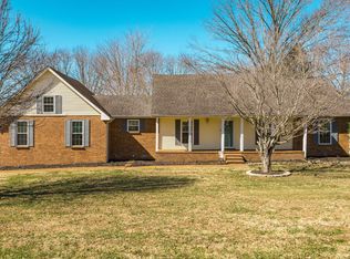 1133 Adam Dr, Cottontown, TN 37048