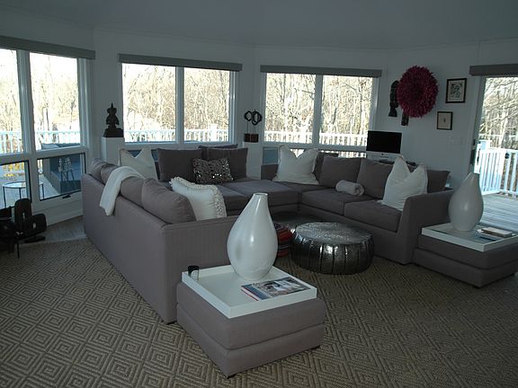 3rd image of 68 Island View Dr W