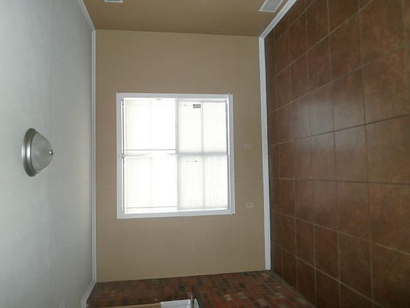 3rd image of 5435 Whitworth St