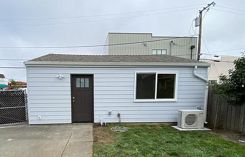 28211 1/2 E St Photo 1