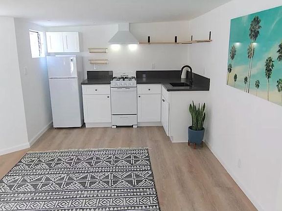2nd image of 3937 Walgrove Ave