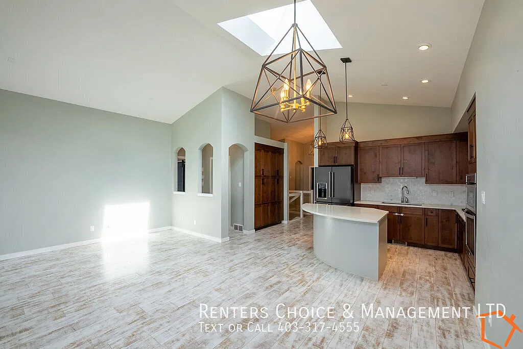 4 bedroom House With Double garage — Photo 3