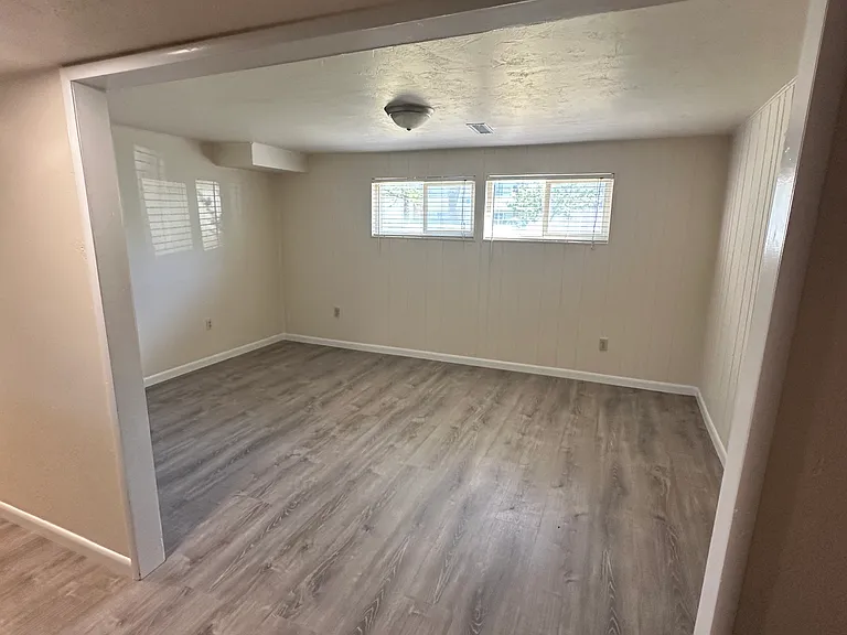 1569 E 8560 S — Photo 11