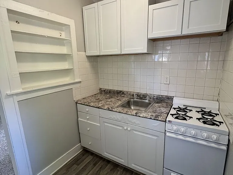 Dundee Park Apartments — Photo 11