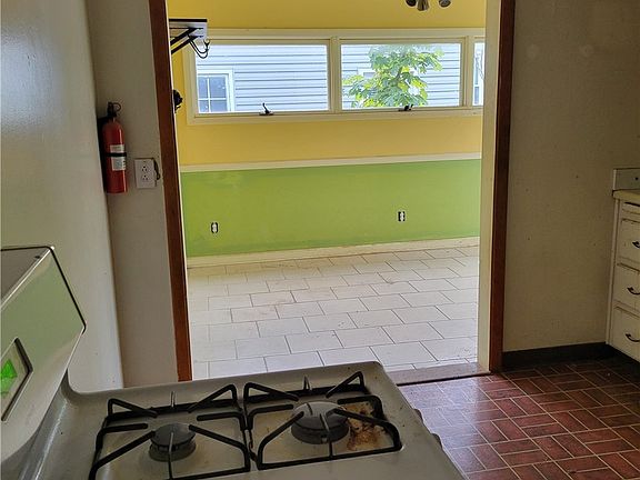 3rd image of 207 Brooklea Dr