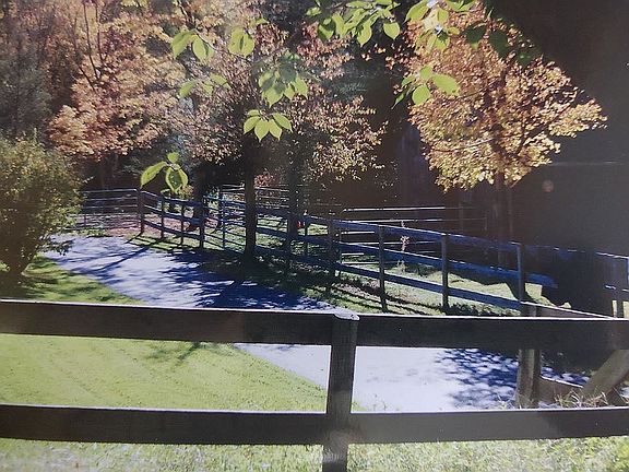 3rd image of 17 Meadowbrook Ct