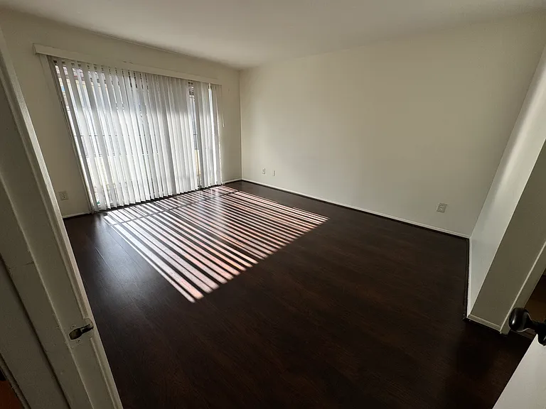 14931 Magnolia Blvd #8 — Photo 17