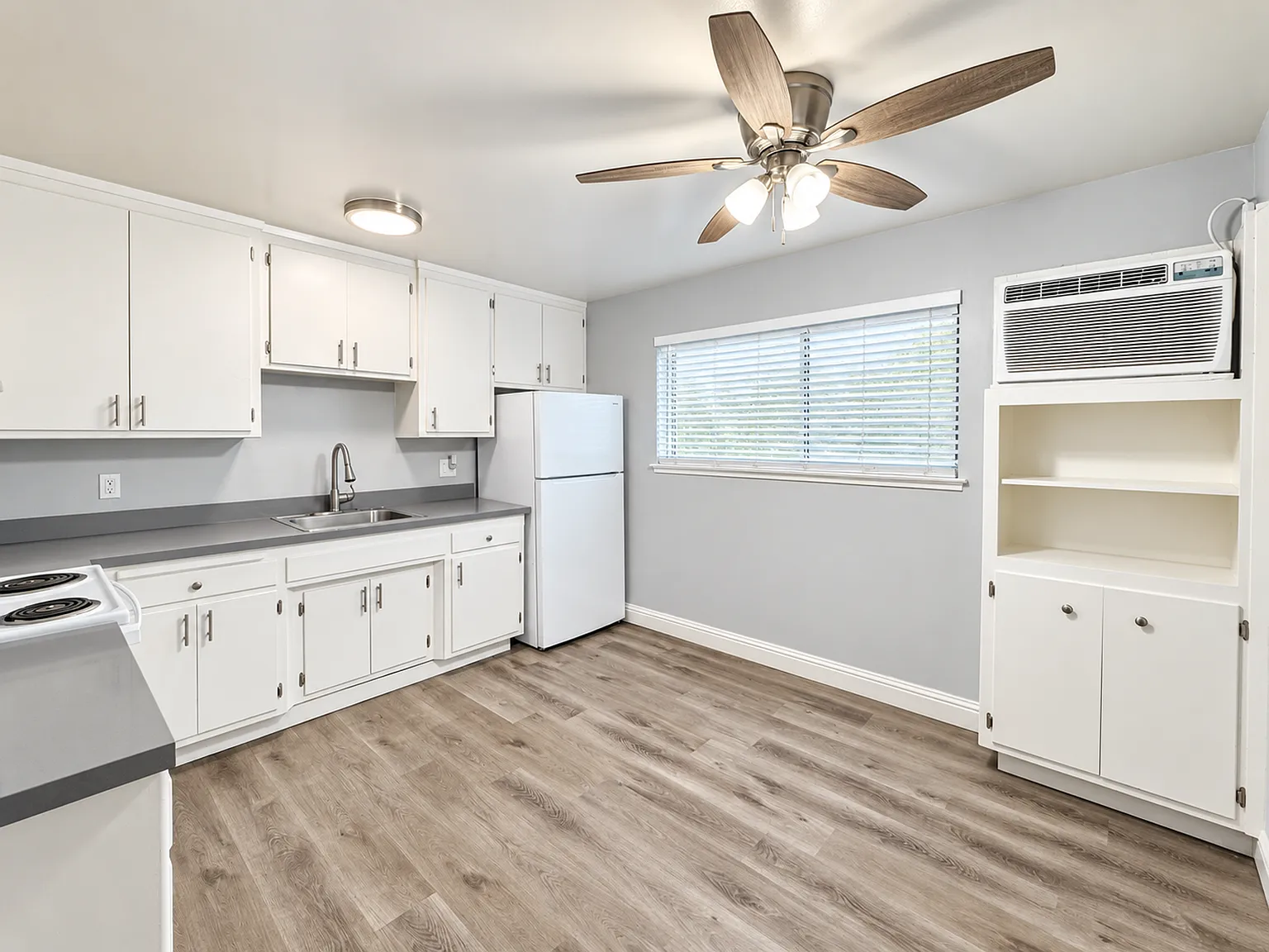 Brentwood Apartments — Photo 3