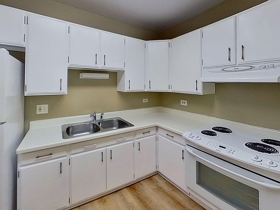 2nd image of 910 Beau Dr Unit 209