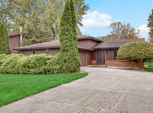 8328 Bell St, Crown Point, IN 46307