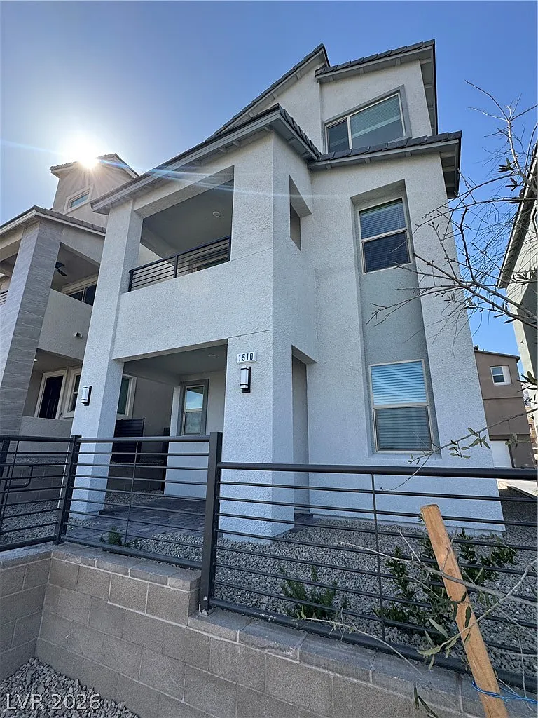 3 bed, 4.0 bath, 1806 sqft, $2,700 — Photo 4