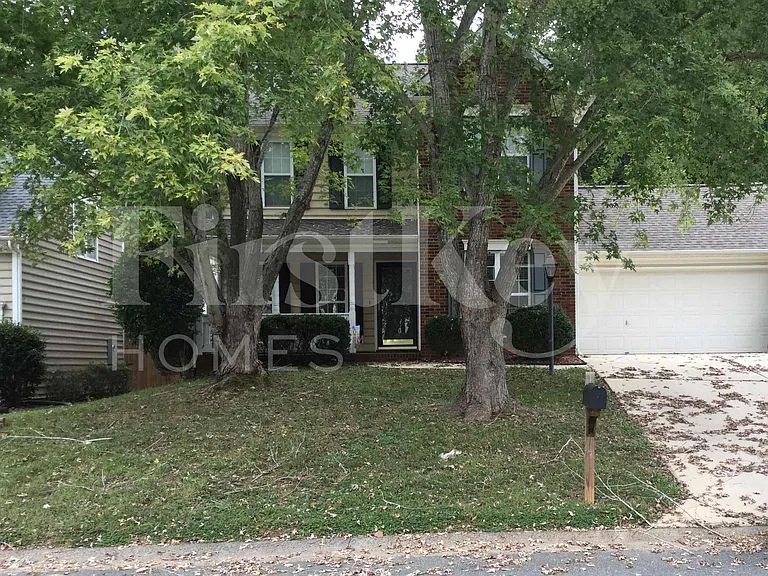 8102 Kingston Dr — Photo 1