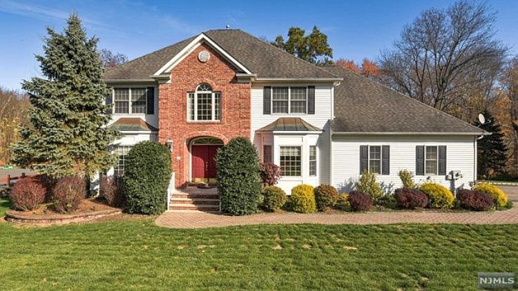 1st image of 21 Kanouse Ln
