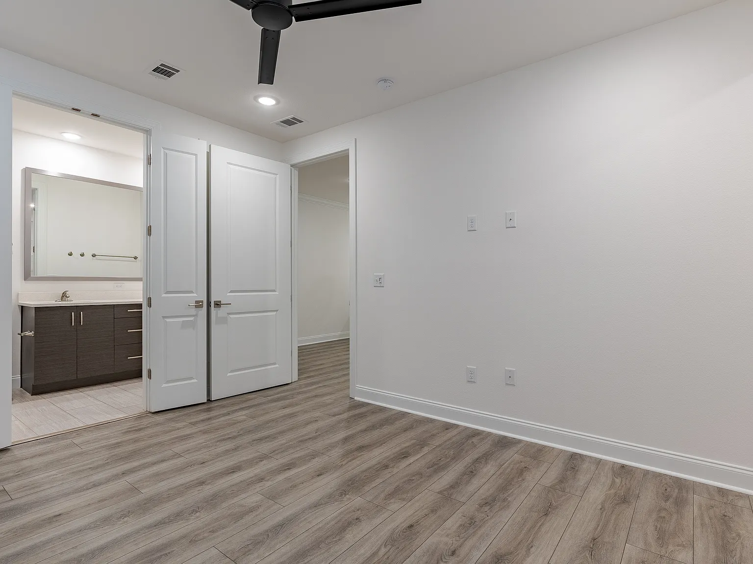 Residences at 393 North Apartments — Photo 4