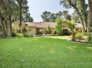 2884 Hammock Dr, Plant City, FL 33566