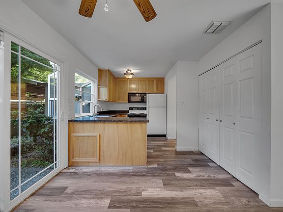 5th image of 8848 La Riviera Dr Unit B