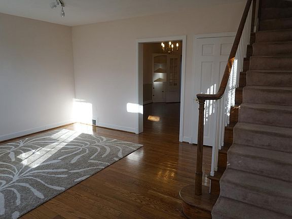 Living Room connects to Dining Room