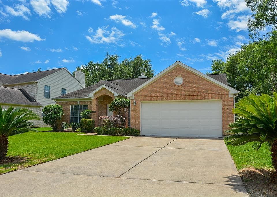 1st image of 606 Hawthorn Pl