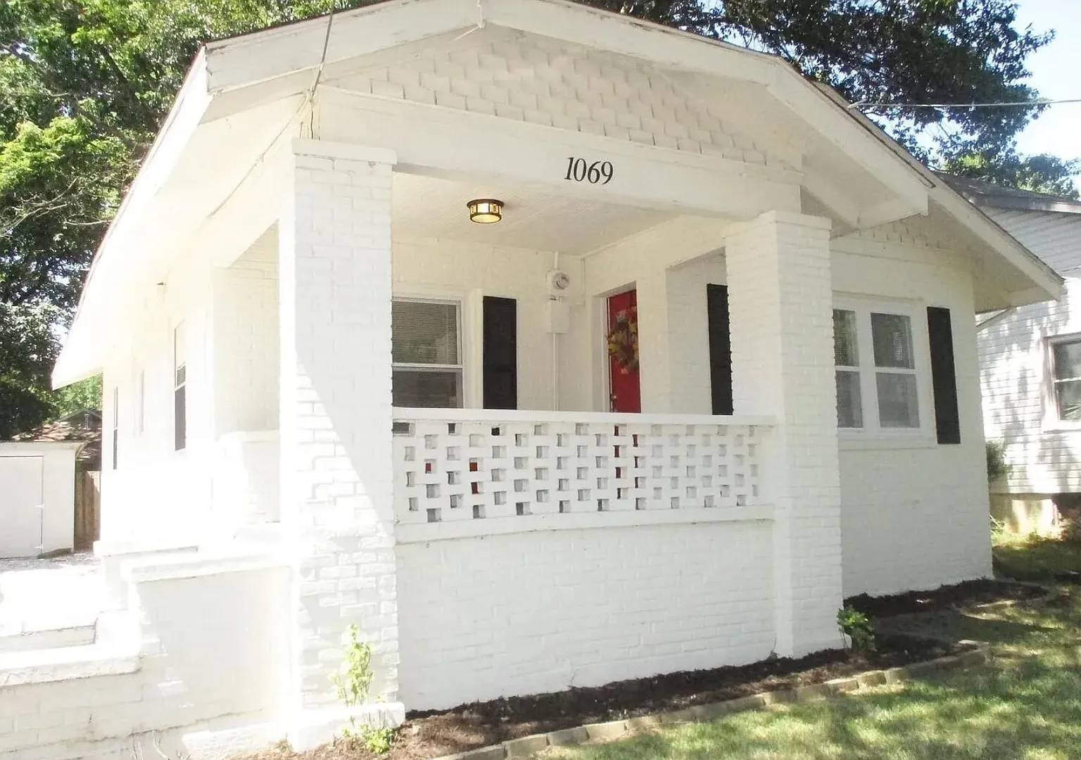 Charming 2-Bed, 1-Bath Fully Furnished Home Ready for Move-In! — Photo 1