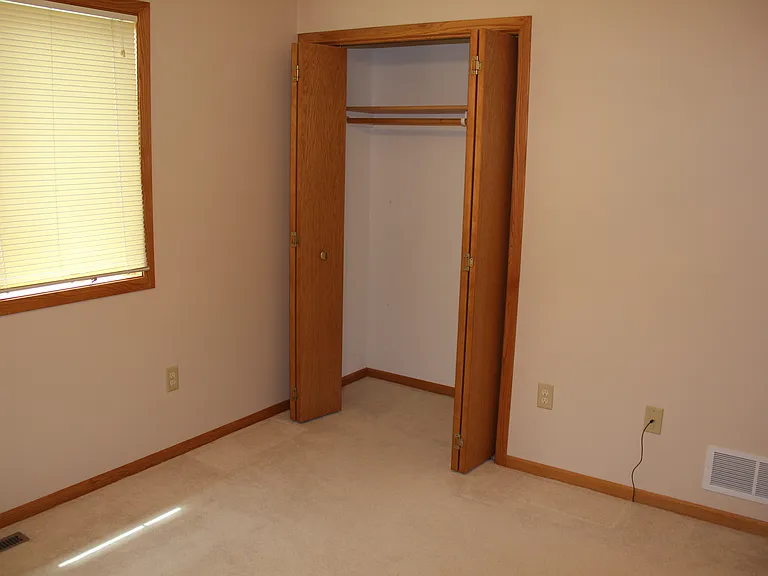 3902 Meadow Brook Ct — Photo 9