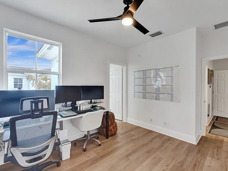 424 NE 1st Ave — Photo 41