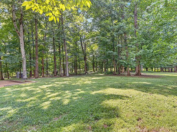 5th image of 208 Hidden Lake Rd